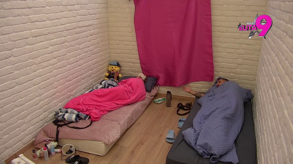 Vratio joj osmeh na lice: Alibaba udelio Aneli zlatne savete, pa joj obećao zaštitu od svega! (VIDEO)