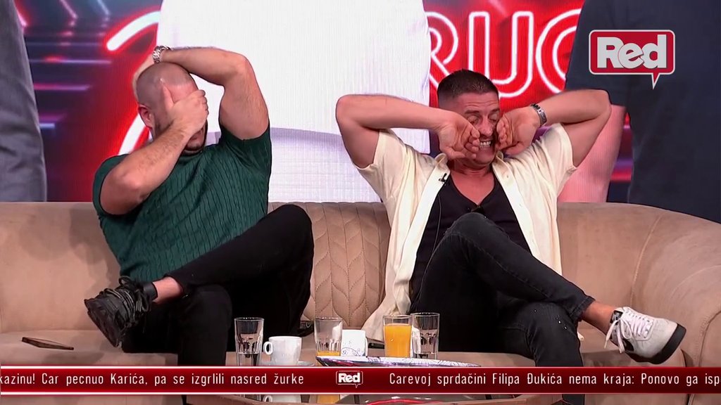 Možda drugarica voli šimike! David žestoko potkačio Anđelu, pa Dejan dao svoj sud o Sukijevom poklonu: Svakome bih poslao 151 ružu (VIDEO)