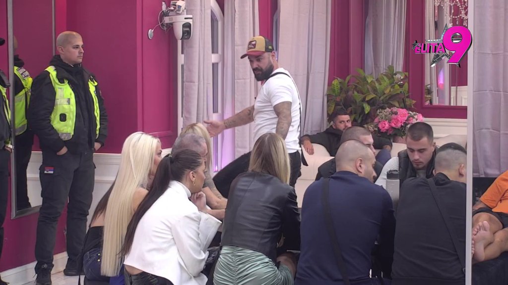 ŠOK NAD ŠOKOVIMA: Aneli priznala da se plaši da njen telefon dospe u Sitine ruke, raskrinkan lažno idiličan odnos dve sestre! (VIDEO)