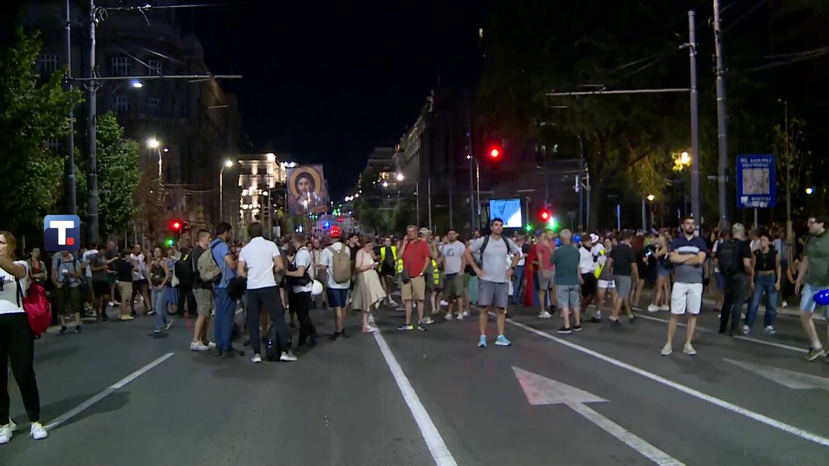 BLOKADERI PUCAJU PO SVIM ŠAVOVIMA! Sada se i tuku međusobno (VIDEO)