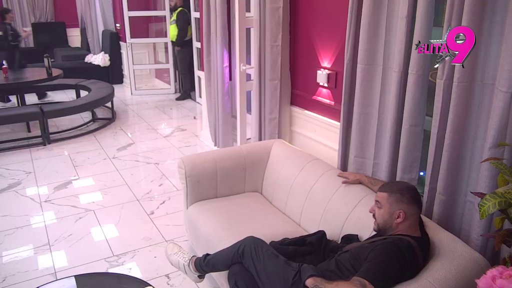 KANALIŠ ME: Anita ušla u žestok verbalni okršaj sa Asminom, pa SPOMENULA Staniju! (VIDEO)