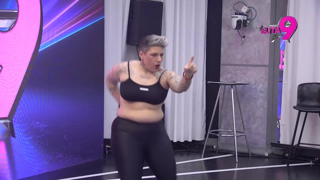 NOĆ PUNA OSMEHA, A ONDA I SUZA! Učesnici pokazali talente za glumu, pevanje i ples, oni su proglašeni za najbolje PERFORMERE, a onda je ovaj učesnik zauvek napustio Elitu!