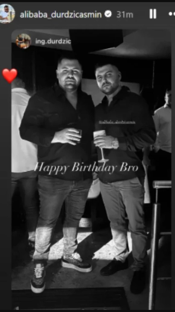 POGLEDAJTE KAKO IZGLEDA ASMINOV BRAT: Sudo Durdžić se krije od javnosti, prepoznatljiv je po jednom detalju na svom telu, a evo koliko liči na Alibabu! Mustafa je ponosan na njega (FOTO)
