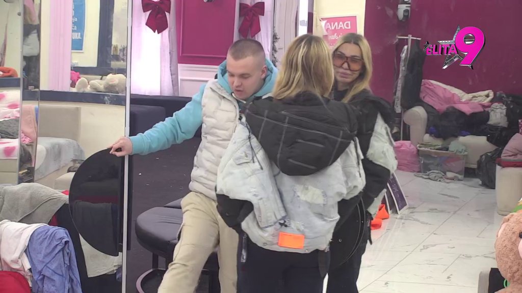 Neka te Osman prizna za snajku! Dača i Aneli ratuju kao nikad do sad, ona mu poručila: Pričaj kako uhodiš MATORE MUŠKARCE! (VIDEO)