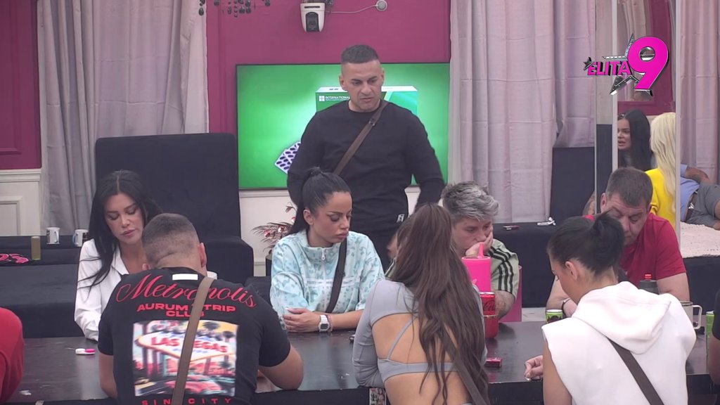 Samo što ga ne izljubi: Bebica pred svima priznao koliko voli Anđela, ishvalio ga za sve pare! (VIDEO)
