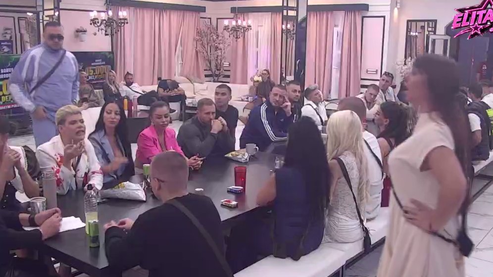 Žestoko za stolom! Miljani pala roletna, pa urnisala Cara pred svima: Ljubomoran je na Gastozovu KRUNU (VIDEO)