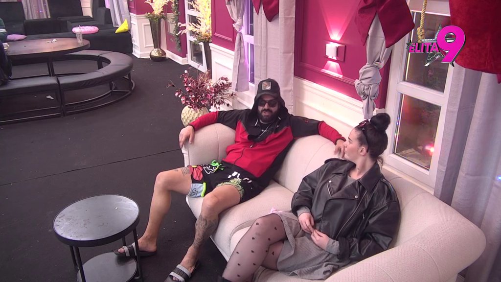 ZAGRLILI SMO SE PRED SPAVANJE! Luka ispipava teren kod Todićke, ona otkrila: Boginja je stidljiva! (VIDEO)