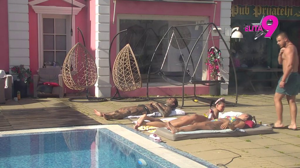 Ipak pokazao ljubomoru: Đukić prebacio Teodori što uzima pivo od Bebice! (VIDEO)