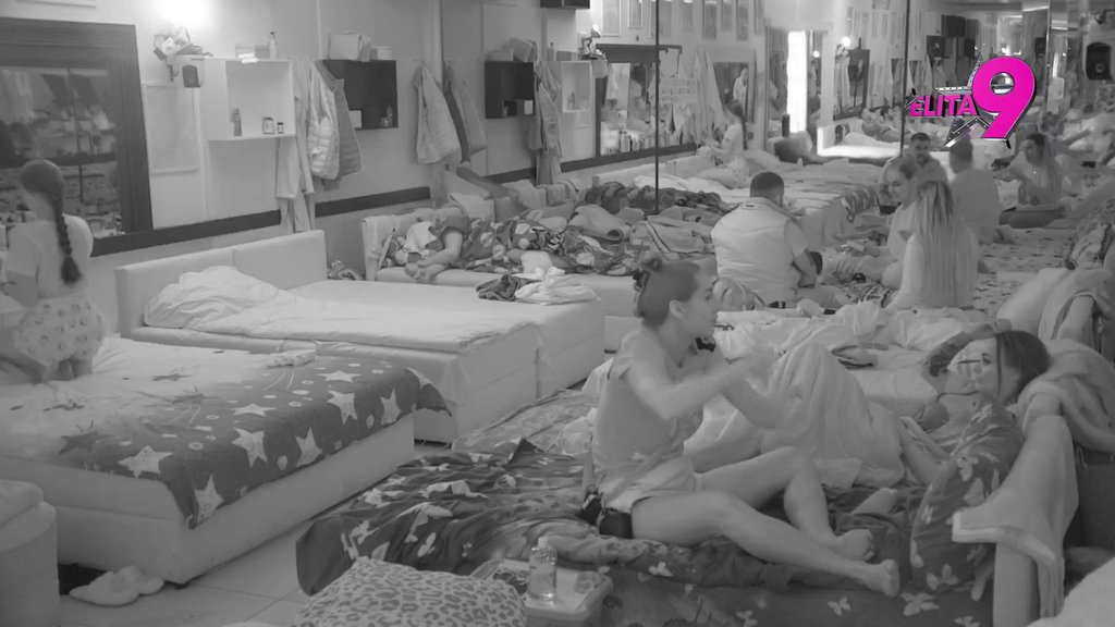 Obrnuo igricu: Alibaba priznao Maji koliko mu je dosadno u izolaciji, ona ga ovim potezom šah-matirala! (VIDEO)