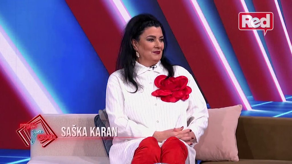 Čekaj, može sin da joj bude, a ona šalje poruke! Pevačica bez dlake na jeziku raspalila po učesnicima, pa razvezala o Kačavendi: Njihov sjaj je LAŽAN, nemaju ni za paštetu i hleb (VIDEO)