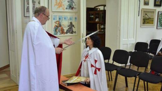 Uhapšena bivša gradonačelnica Niša nekada pripadala vitezovima Templarima! Dragana Sotirovski se na Bibliji klela da neće zloupotrebiti novac!