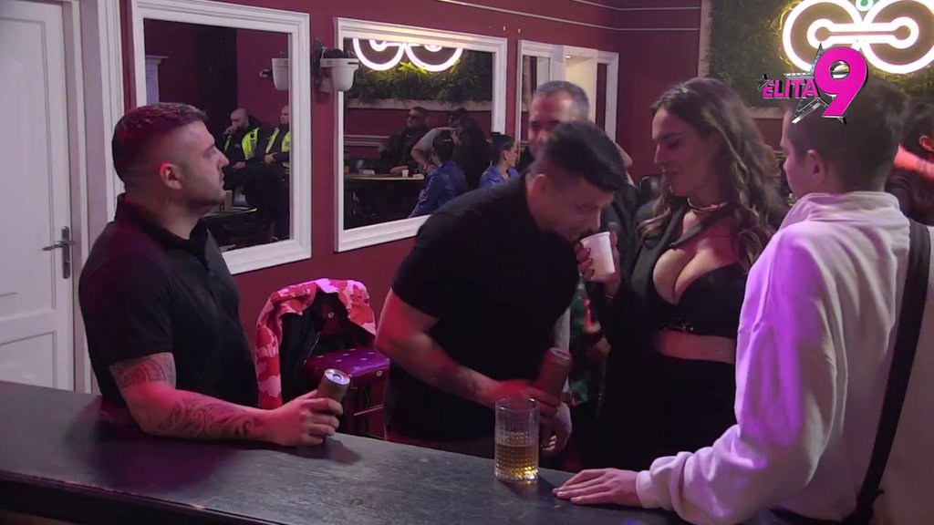 Nisu ni prošetali pored stava: Terza i Kačavenda ćaskaju kao da se nikad nisu vređali, on je i pohvalio! (VIDEO)