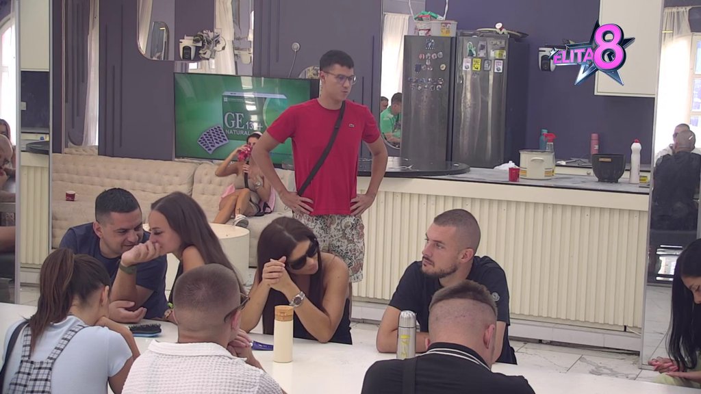 UPALIO CENTRIFUGU: Peja pokušao da opere Slađu i Gastoza od teških reči koje su uputili na Zlatin račun, pa pronašao način da baci ljagu na Đedovića! (VIDEO)