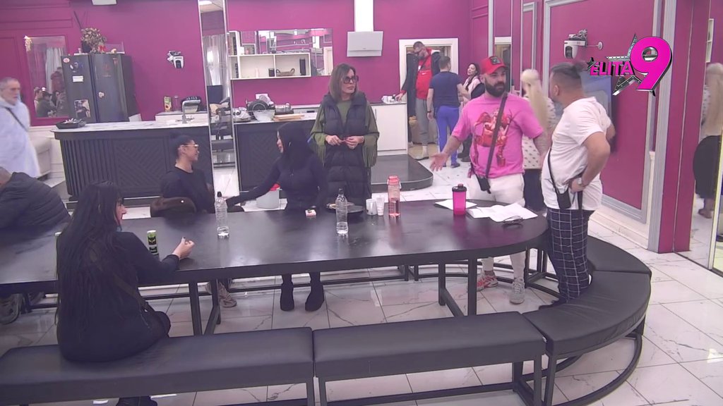 ČEKA NAS PRAVI SPEKTAKL! Učesnici spremi kao zapete puške da pokažu talenat na audiciji za najboljeg PERFORMERA Elite 9, Uroš nasmejao sve do suza!  (VIDEO)