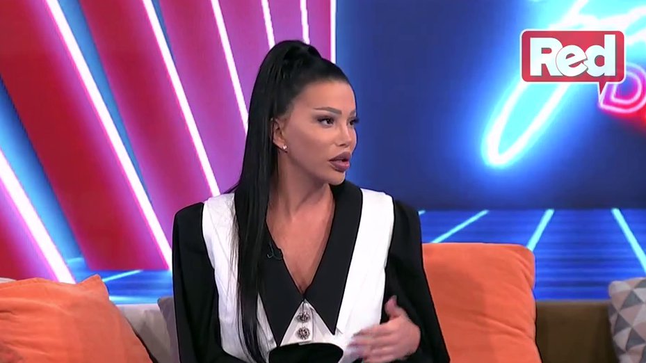 Ko je prijatelj svima, zapravo nije nikome: Oglasila se Žana Omnia za Pink.rs i žestoko potkačila Vanju Živić, pa svu podršku uputila Kačavendi