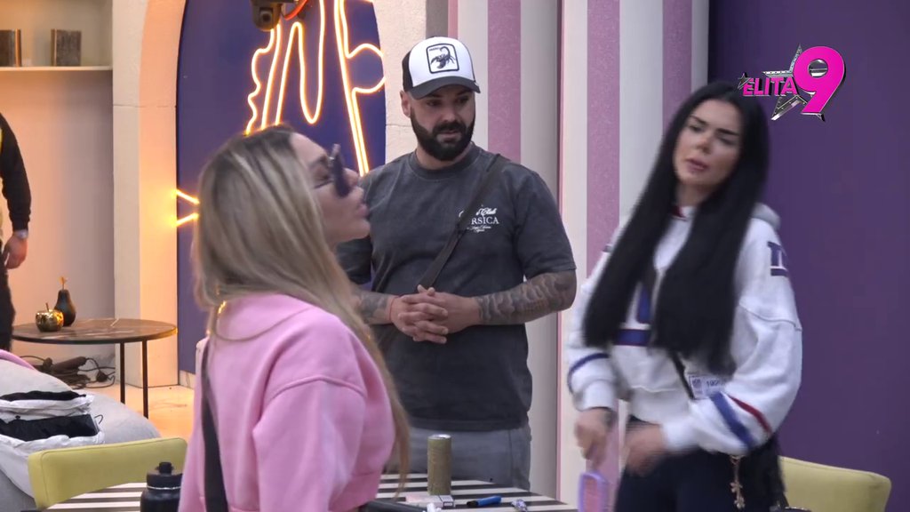 Ovo je moj verenik koji me je JAKO VOLEO! Aneli pokazala zube Aniti, Stanojlovićeva GORI OD BESA: Dosta mi je OVOG SMEĆA! (VIDEO)