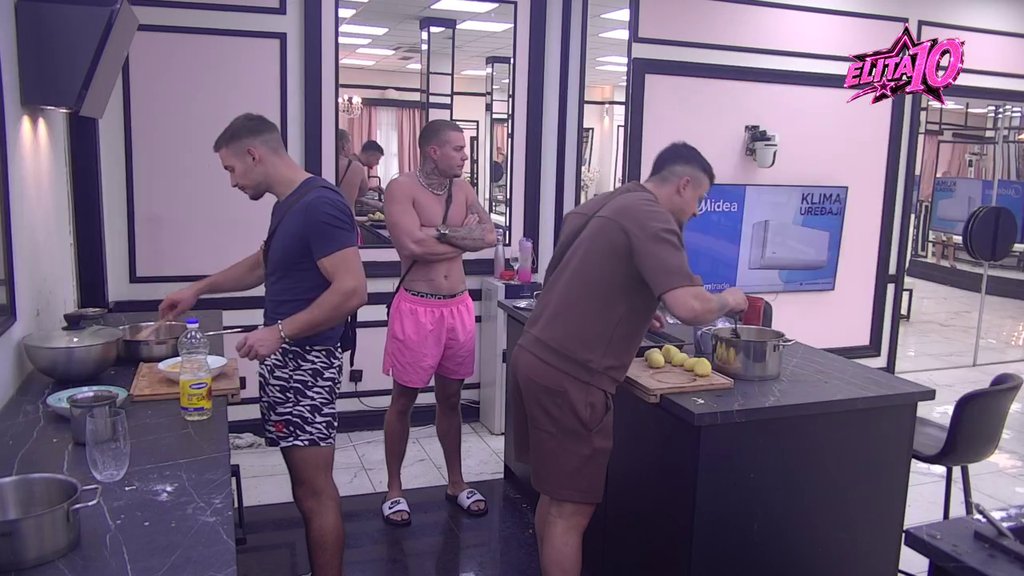 Zasukao rukave i latio se šerpe: Terza pokazao svoje kulinarske sposobnosti (VIDEO)