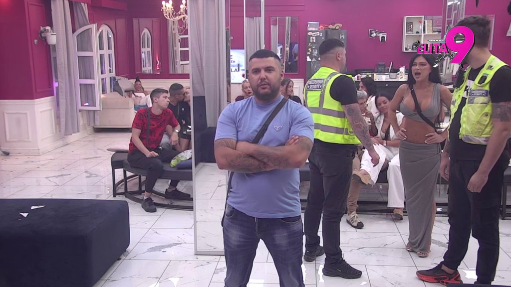 Haos u programu uživo: Asmin nemilosrdno gazi Staniju, zaboravio da njenu sliku i dan danas drži na ruci! (VIDEO)