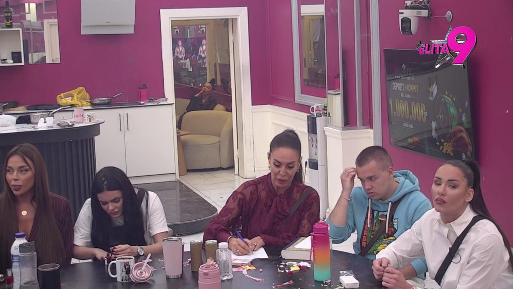 DRŽI JE U ŠACI?! Asmin poziva da se objavi sav eksplicitan sadržaj Milene Kačavende, ona podigla glas, pa mu žestoko odbrusila! (VIDEO)