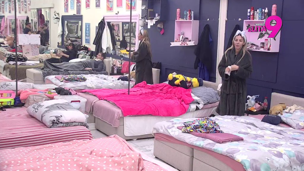 Želim da znam da li si slobodan, pa da odemo na kafu: Aneli rešila da zada žestok udarac Milosavi i preotme joj Jocu! (VIDEO)