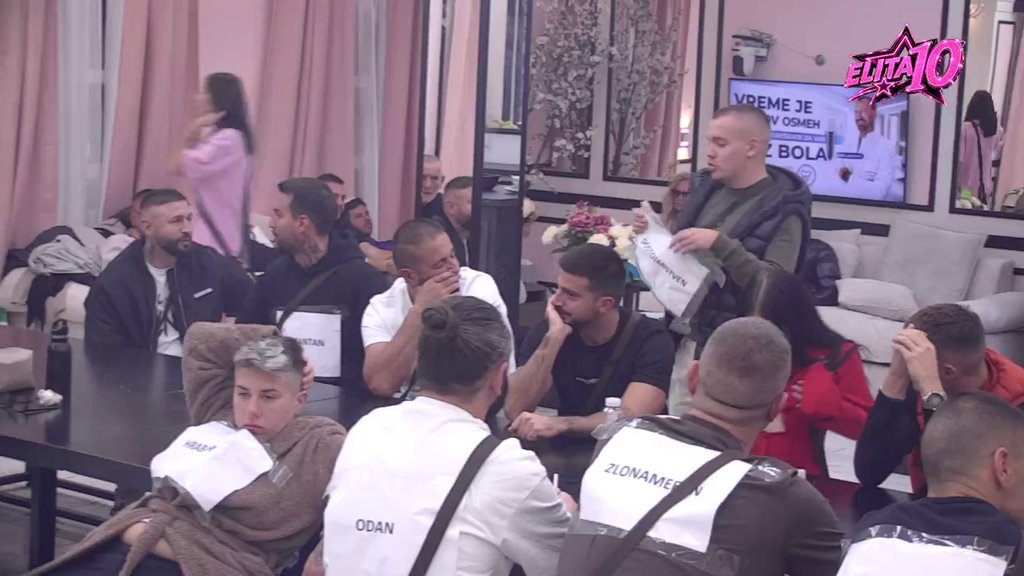 Ona nema svoje ja! Ivan se zakačio na Vanju kao čičak: Sve joj ispljunuo u lice, pa Car i Dača ušli u sukob (VIDEO)