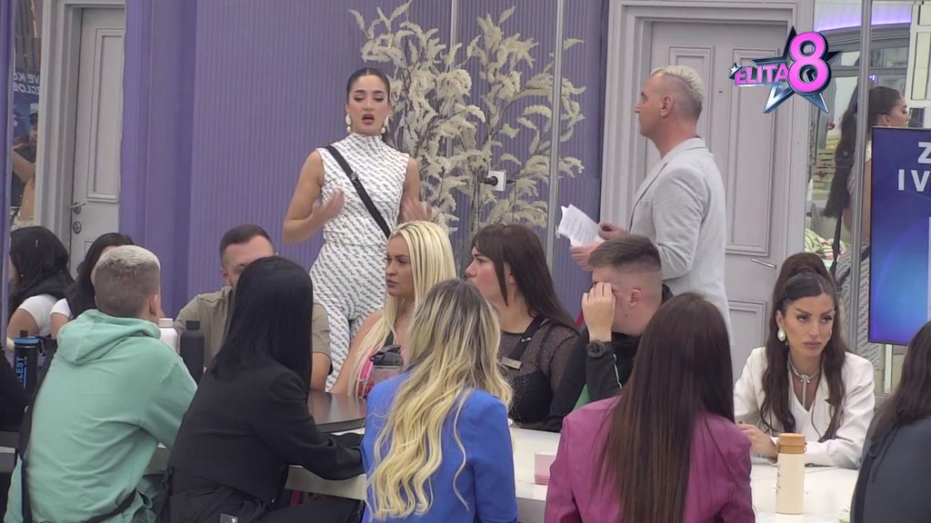Prebledeo, više joj ne veruje!? Anđelu razapeli za njene NOVE NAGE klipove, ona na sve načine pokušava da se opere, Gastoz ima nova pitanja (VIDEO)