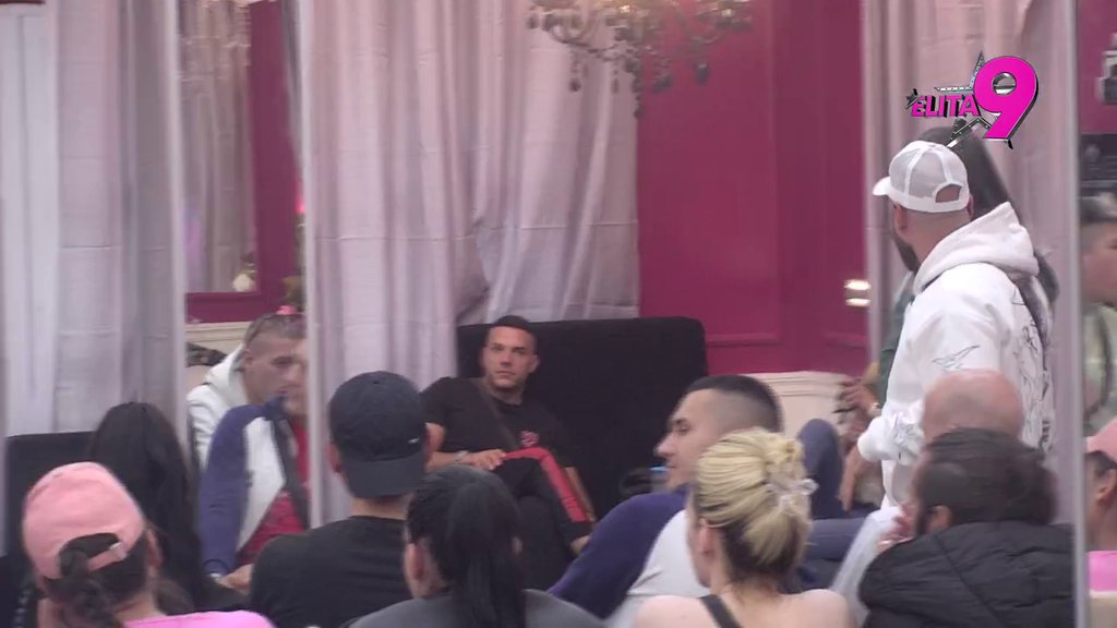 Nikad žešća muvačina izašla na videlo: Takmičari saznali za flert Luke i Sare R, Mića prešao igricu sa opravdanjima! (VIDEO)