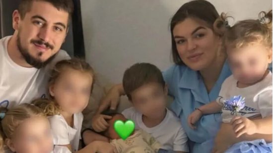 Bivša zadrugarka rodila peto dete u 27. godini! Objavila porodičnu sliku koja će vas potpuno raznežiti! (FOTO)