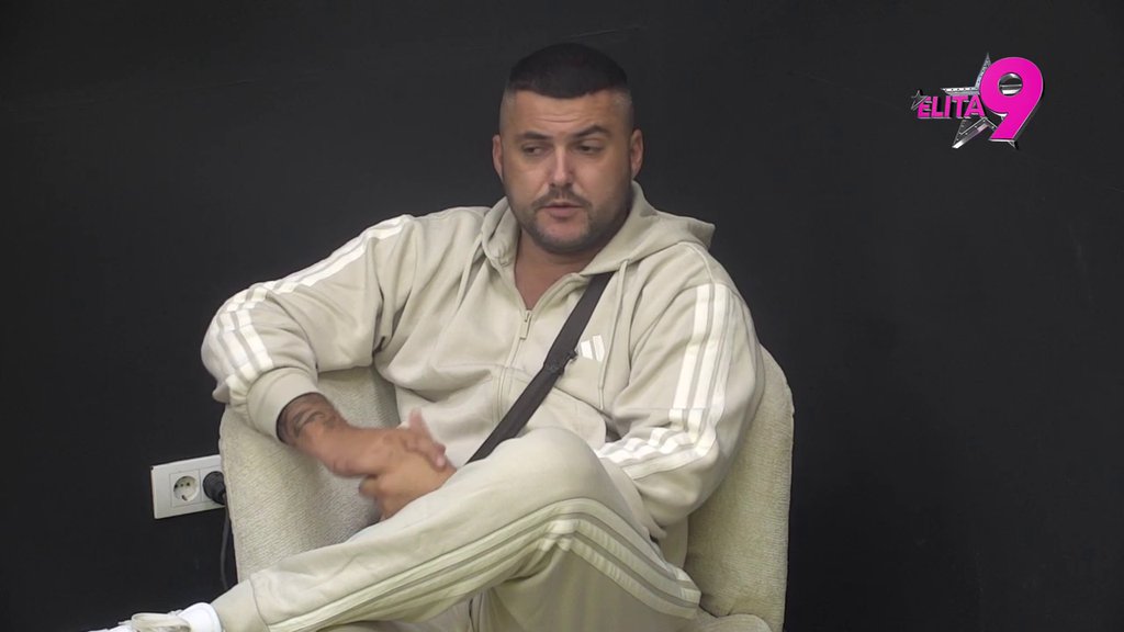 Sramota me je da je držim za ruku i da šetamo: Asmin ponovo progutao Majine najstrašnije uvrede, ne zna zašto joj oprašta! (VIDEO)