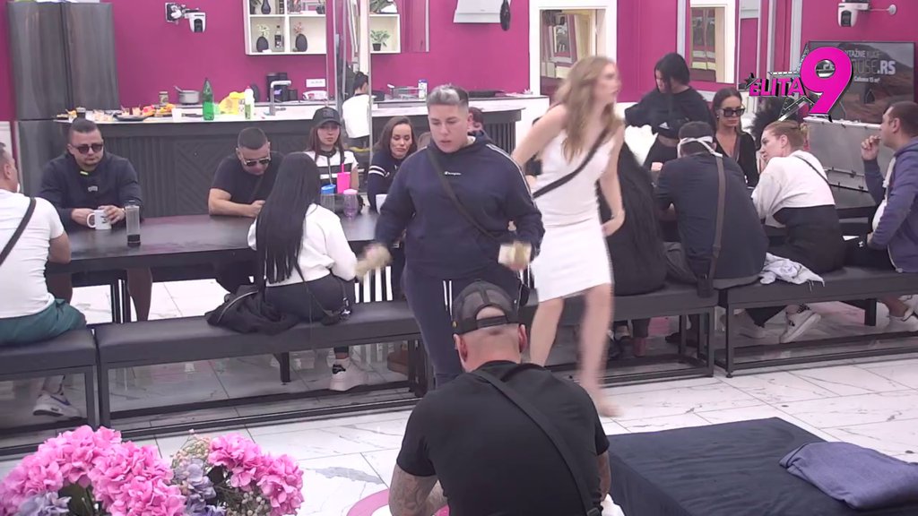 Reže rečima! Matora žestoko nagazila Luku, Jovana advokatica zapušila usta svojim neprijateljima: Spustila sam se na nivo rupe bez dna (VIDEO)