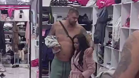 Kao rogovi u vreći! Janjuš i Sandra se već ponašaju kao da su u braku, on joj poručio: Digneš mi živac od ranog jutra (VIDEO)