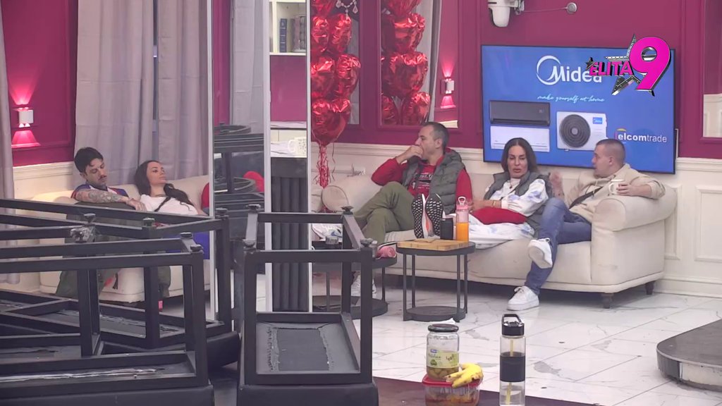 PRETERANO JE POSESIVAN: Teodorino tolerisanje Bebice na IZMAKU, pokrenula sumnju među učesnicima da mu sprema ŠUT-KARTU?! (VIDEO)