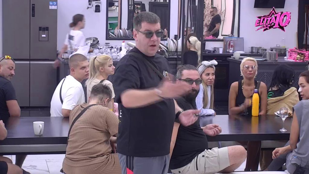 Haos i lom u Eliti: Milan Popov glasom digao sve na noge, takmičari poslali bitnu poruku Desingerici! (VIDEO)