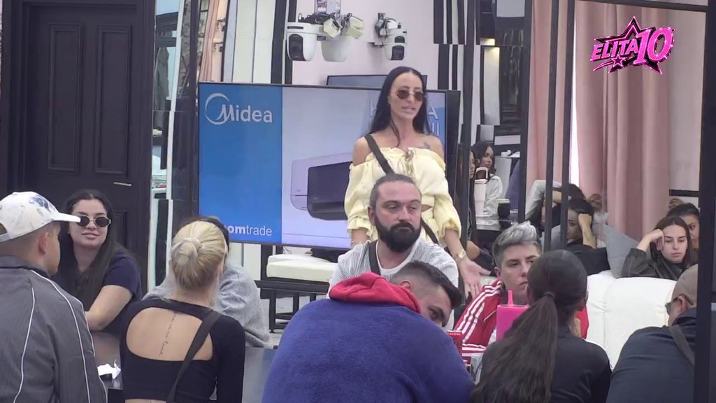 Sledeći put pazi šta gutaš: Karić i Slađa Poršelina ušli u žestok klinč, on obelodanio da mu i dan danas stoji u zahtevima na Instagramu! (VIDEO)
