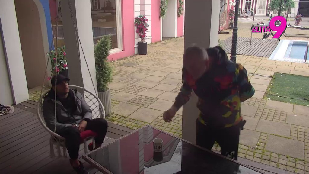 Puklo prijateljstvo posle devet godina? Lepi Mića i Anđelo u žestokom okršaju zbog Jakšićke, sve se trese: Ona je ološ, a ti si džukela (VIDEO)