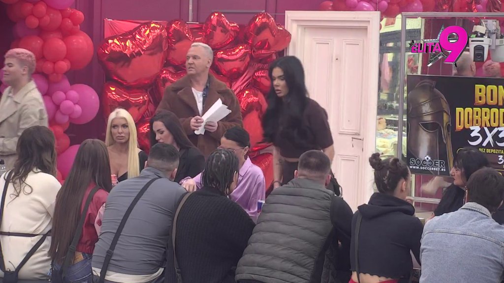 Anita besna jer nije spojena sa Anđelom?! Umalo napravila haos za stolom, Luka pokušava da je opere: Sve je stiglo, ona... (VIDEO)