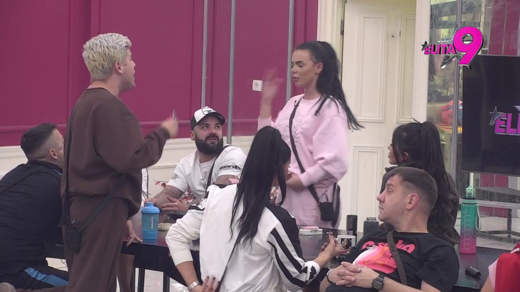 OBEZBEĐENJE NAPRAVILO ŽIVI ZID U BELOJ KUĆI! Apolon sa Zvezdare patosirao Anitu pred Lukom, izbio HAOS: Tvoja devojka me je dve godine molila... (VIDEO)