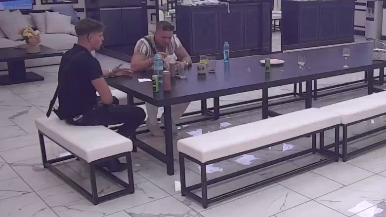 Svima se hvali: Mali Velja ponosan na sebe jer se poljubio sa Lenom, ali i dalje ne zna da li su drugari ili u vezi! (VIDEO)