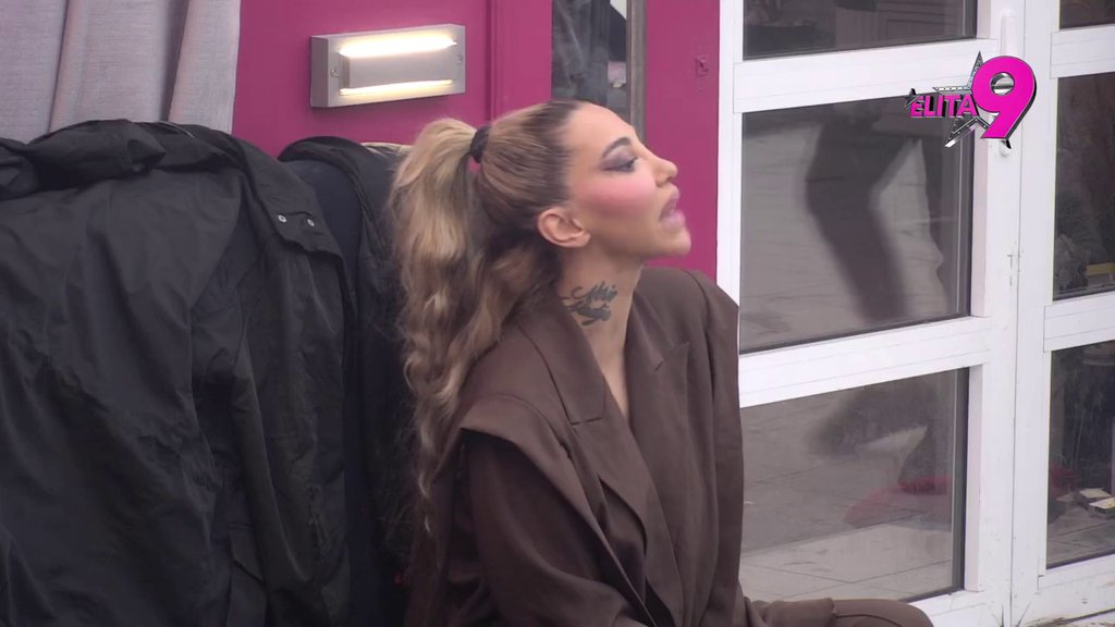 Obezbeđenje napravilo živi zid! Kačavenda i Aneli u nikad brutalnijem sukobu, Luka podivljao i zaurlao na Sofiju: Hajde da pričamo o Tetovu i koliko godina ima MEDA (VIDEO)