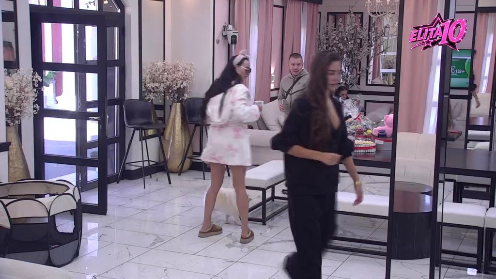 Stigli pokloni Anđelu! Kad je videla od koga su NIJE HTELA DA IH PRIHVATI (VIDEO)