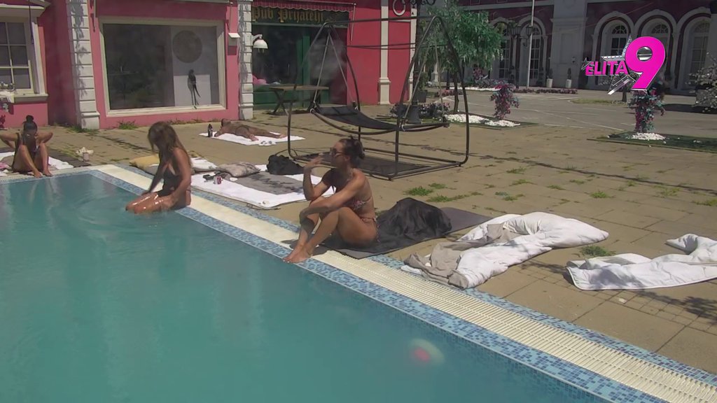 DRAMA NA BAZENU! Kačavenda i Dušica zaratile zbog papirića, pa se ISPRSKALE! (VIDEO)