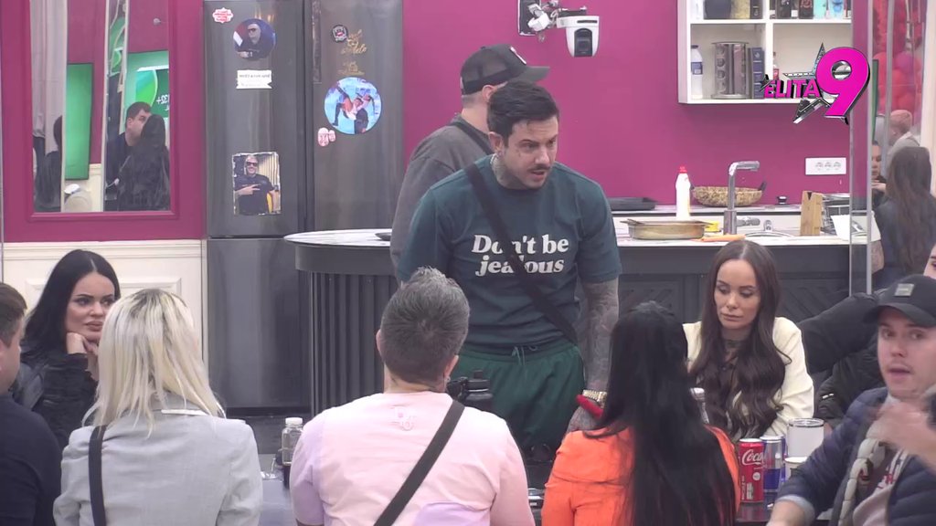 Krenula mu para na uši: Filip bljuje vatru po svima zbog Teodore Delić, ovako besan nikad nije bio! (VIDEO)