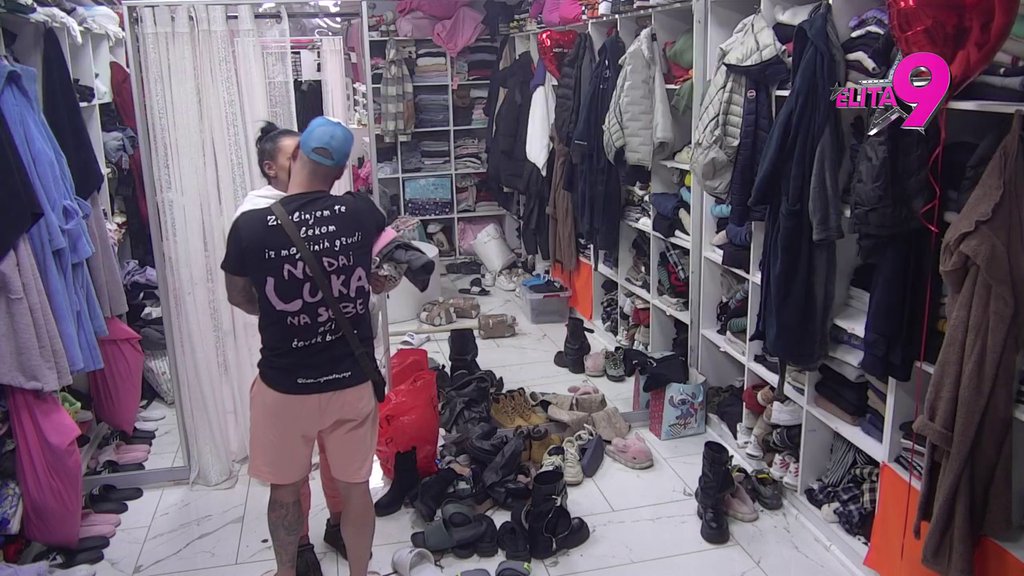 BESNA KAO RIS! Anita izdala Luki naređenje da pobaca sve stvari koje ga sećaju na Aneli, pa napravila RUSVAJ nakon što je pomislila da izbegava da učini to! (VIDEO)