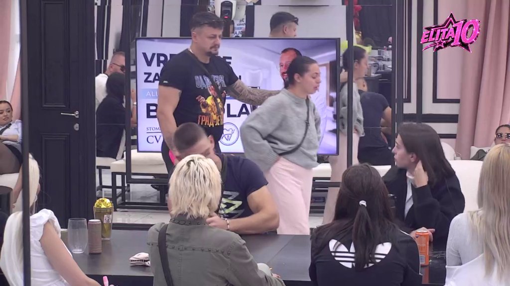 TATA, MOLIM TE DA... Radojka vrišti od plača u Eliti posle raskida sa Stojinim sinom! Slomila se pred svima, pa ocu javno poslala BOLNU PORUKU (VIDEO)