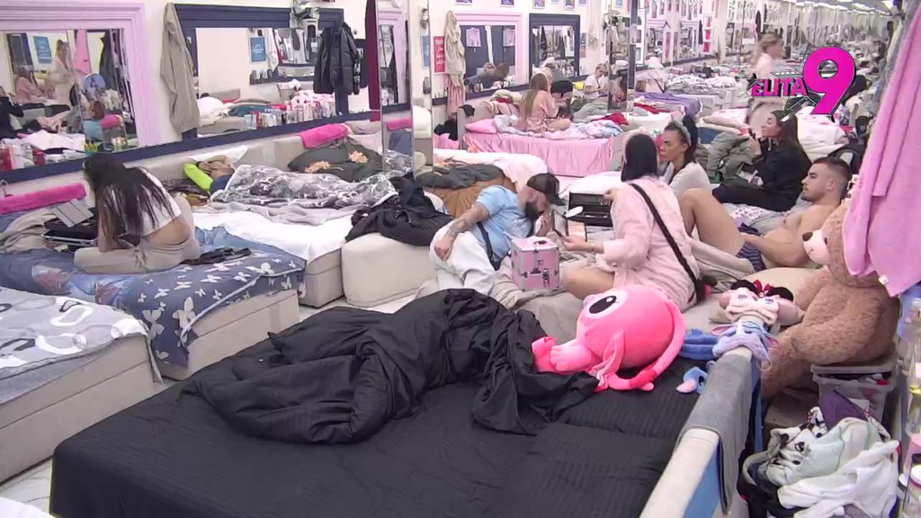 Pružila mu utehu ili lažnu nadu? Luka indirektno priznao Aniti da se plaši da li će dobiti poklone od Baje! (VIDEO)