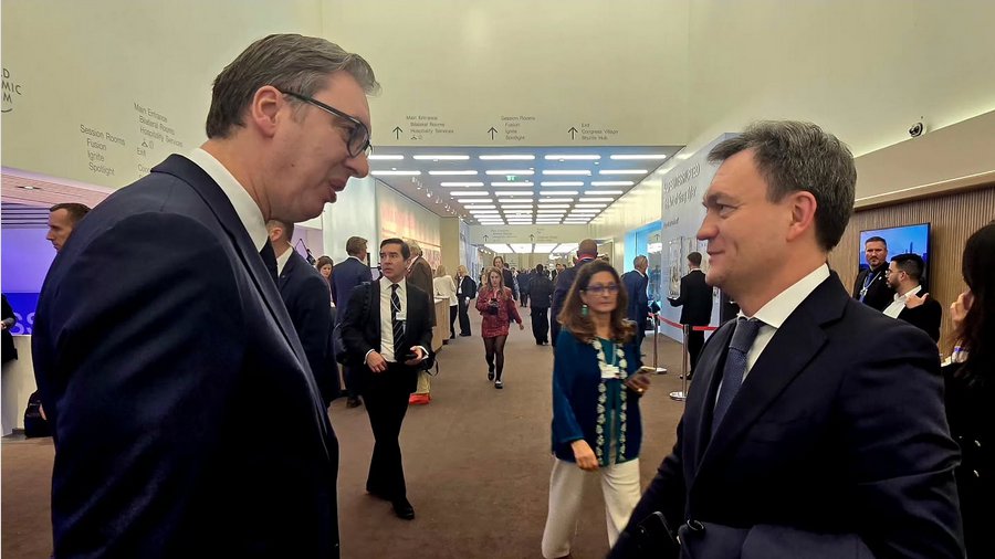 SRDAČAN SUSRET I RAZMENA MIŠLJENJA NA BROJNE TEME! Predsednik Vučić razgovarao sa predsednikom Moldavije u Davosu (FOTO)