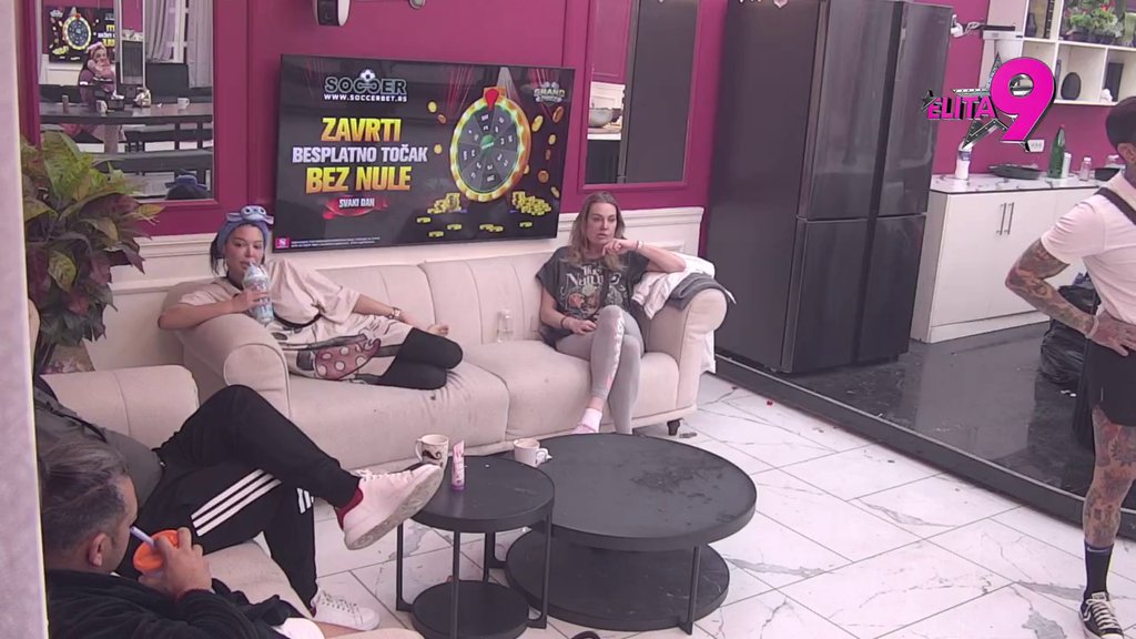 Ovaj muškarac ispipao novu zadnjicu Maje Marinković! Pohvalila se posle operacije, Đukić je ponizio: Stara ti je bila kao kozlić za preskakanje! (VIDEO)