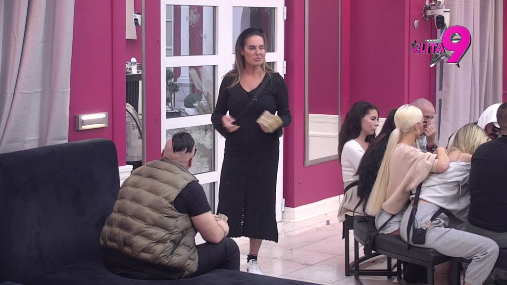 Haos za crnim stolom! Sandra Todić uzvratila Kačavendi preko bivšeg muža, ona svela račune s Milanom zbog Karića: On je bio gost kod mojih sinova u Crnoj Gori, PRVI JE POČEO! (VIDEO)