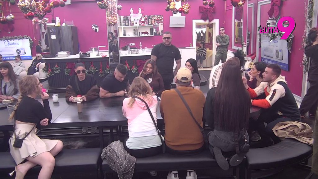 HAOS: Alibaba napao Viktora, Aneli kao oparena skočila da ga brani! (VIDEO)