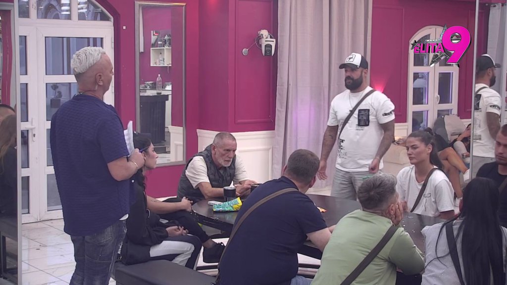Muk u kući! Viktor ZAURLAO na Boru Santanu, on manji od makovog zrna (VIDEO)